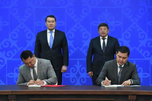 Стороны подчеркнули важность дальнейшего расширения торгово-экономического сотрудничества между двумя странами, в том числе посредством реализации взаимовыгодных проектов и создания совместных предприятий. - Sputnik Кыргызстан