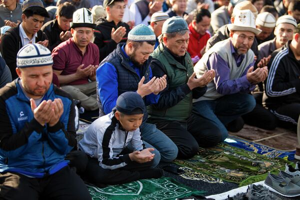 Окончание священного месяца Рамазан знаменуется праздником Орозо айт - Sputnik Кыргызстан