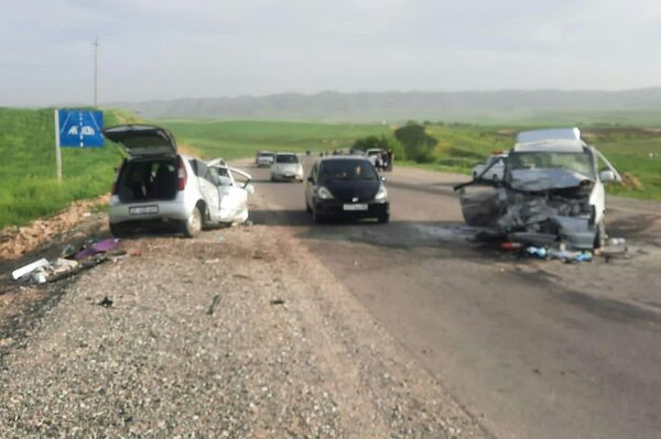 Авария произошла 2 мая в 18:30 на 554-м километре дороги в селе Кайырма Базар-Коргонского района - Sputnik Кыргызстан