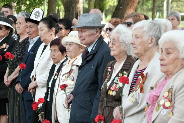 Сегодня, 4 мая, в парке имени Даира Асанова прошел митинг-реквием, посвященный 77-й годовщине Победы в Великой Отечественной войне - Sputnik Кыргызстан