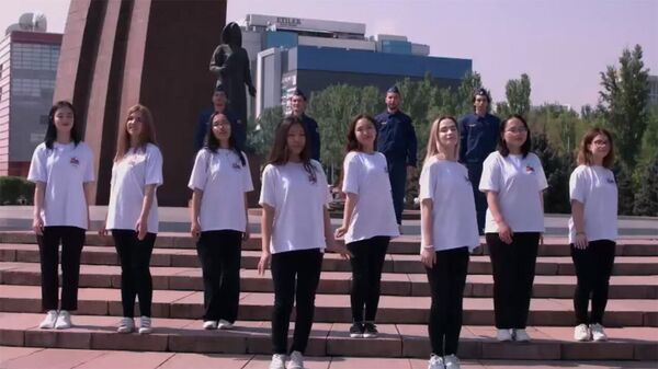 Молодежь из КР исполнила песню в онлайн-марафоне Наследники Победы — видео - Sputnik Кыргызстан