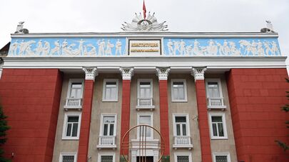 Президент КР посетил Конституционный суд