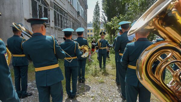 Поздравление ветеранов Великой Отечественной войны в Бишкеке. Архивное фото  - Sputnik Кыргызстан