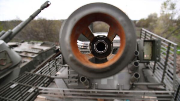 Пушка на бронетранспортере БТР 4Е, оставленном Вооруженными силами Украины в Купянске. - Sputnik Кыргызстан
