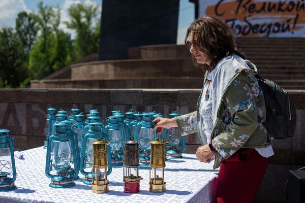 В Бишкеке прошла торжественная церемония передачи &quot;Огня памяти&quot; представителям общественных организаций и движений - Sputnik Кыргызстан