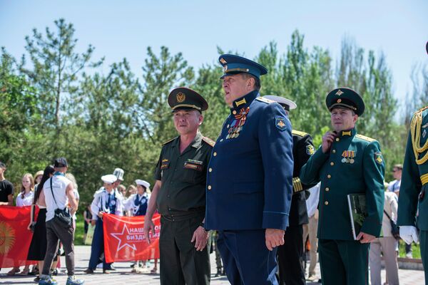 &quot;Огонь памяти&quot; — частица Вечного огня от Могилы Неизвестного Солдата у Кремлевской стены - Sputnik Кыргызстан