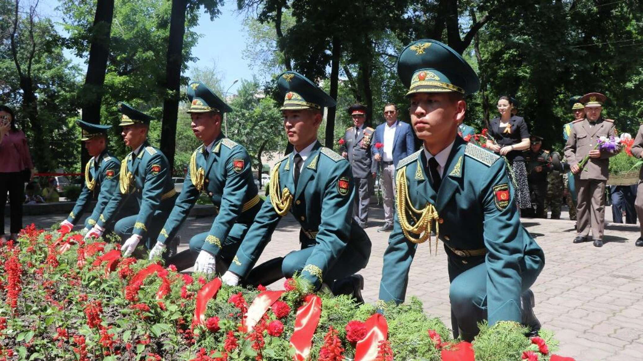 Маи кыргызстан. Даир Асанов герой советского. 9 Мая Кыргызстан. 9 Мая фото. 9 Май Кыргызстан.