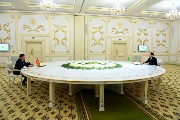 Торага Жогорку Кенеша Талант Мамытов встретился с президентом Туркменистана Сердаром Бердымухамедовым - Sputnik Кыргызстан