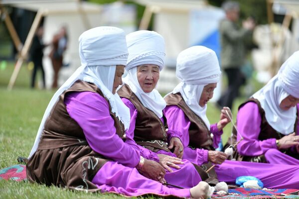 Все желающие могут принять участие в этноиграх и мастер-классах ремесленников. - Sputnik Кыргызстан