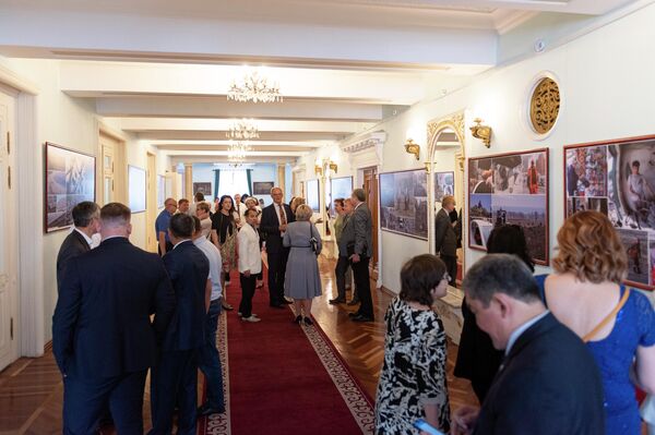 В Бишкеке открылась фотовыставка представительства &quot;Российской газеты&quot; в Кыргызстане&quot; - Sputnik Кыргызстан