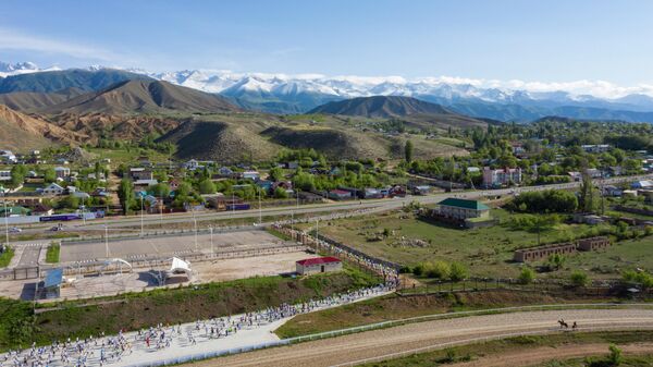 Марафондо 22 өлкөдөн келген 3000ден ашуун профессионал жеңил атлеттер жана ышкыбоздор чуркады - Sputnik Кыргызстан