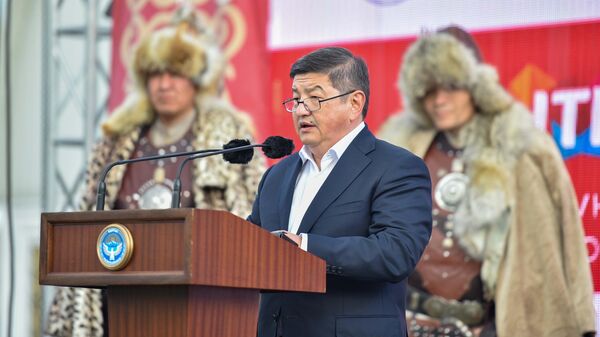 Глава кабмина Акылбек Жапаров на международной выставке-ярмарке на Иссык-Куле. - Sputnik Кыргызстан