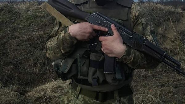Украинский солдат. Архивное фото - Sputnik Кыргызстан