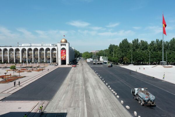 Сегодня стало известно, что перекрыт еще перекресток Чуй — Тыныстанова, что создало автомобильные заторы - Sputnik Кыргызстан