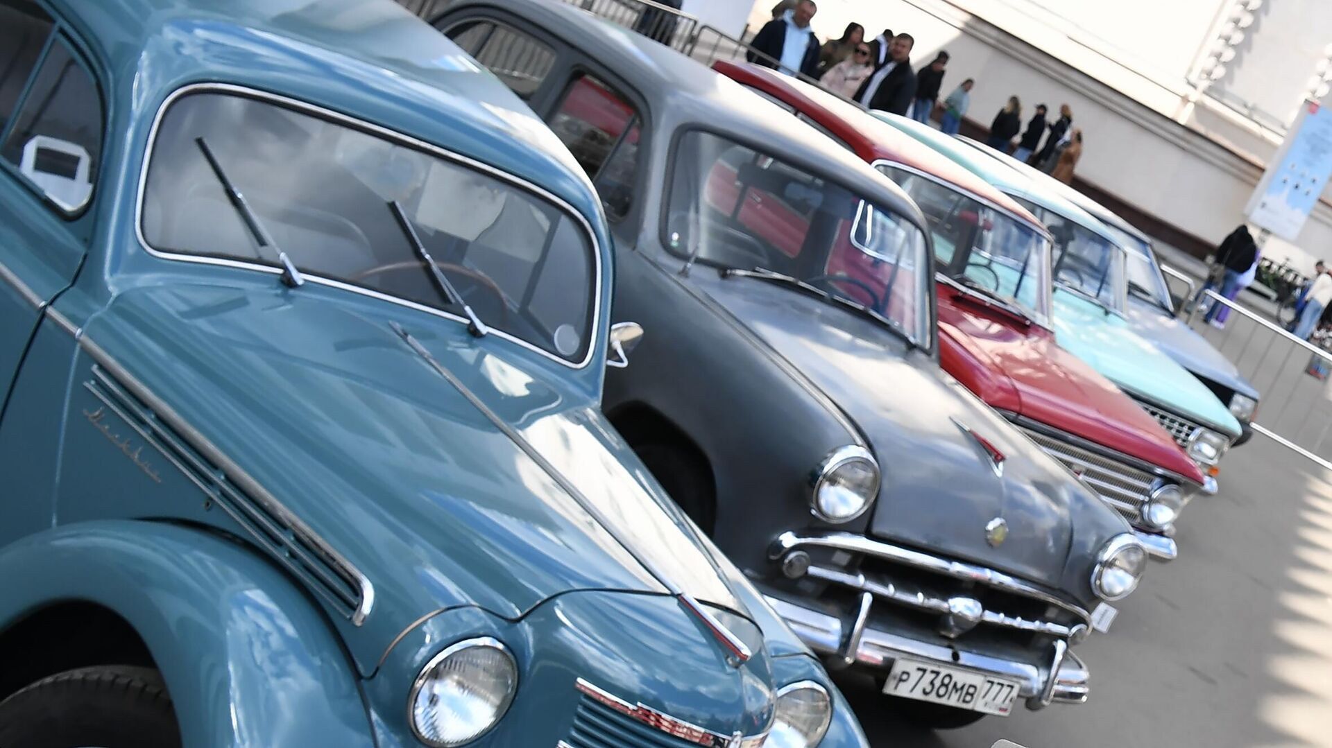 Автомобили Москвич на выставке ретро-автомобилей в Москве. Архивное фото - Sputnik Кыргызстан, 1920, 16.05.2022