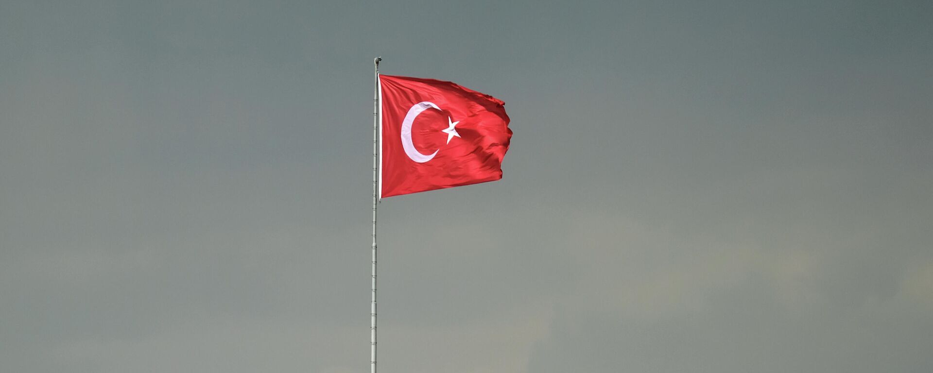 Флаг Турции над крепостью Хисар в Анкаре. Архивное фото - Sputnik Кыргызстан, 1920, 06.03.2023