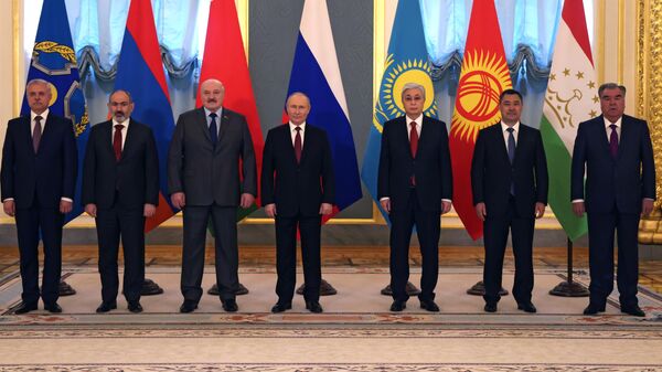 Лидеры стран ОДКБ на саммите в Москве - Sputnik Кыргызстан