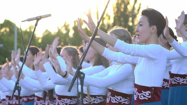 12 хоров исполнили известные песни — видео из Бишкека - Sputnik Кыргызстан