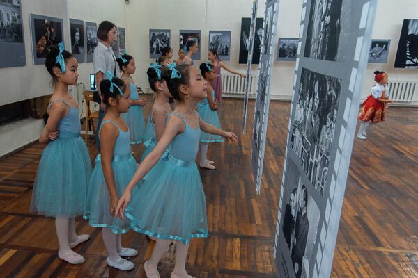 К Международному дню музеев здесь открылась выставка русского искусства - Sputnik Кыргызстан