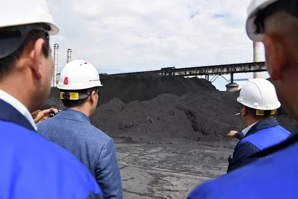 Как рассказал директор ТЭЦ Нургазы Курманбеков, ежегодно для нее закупают свыше 1,5 миллиона тонн угля, которые поступают согласно графику - Sputnik Кыргызстан
