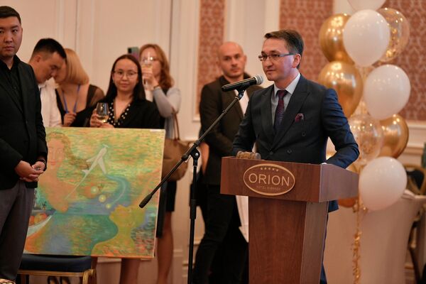 В Бишкеке проходит благотворительный аукцион для помощи детям с особенностями развития - Sputnik Кыргызстан