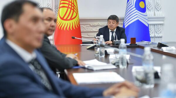 Председатель кабинета министров Акылбек Жапаров принимает участие участие в заседании Совета глав правительств СНГ в онлайн-формате - Sputnik Кыргызстан