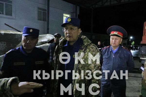 Глава МЧС КР Бообек Ажикеев находится на месте крупного ДТП на кыргызско-узбекской границе - Sputnik Кыргызстан