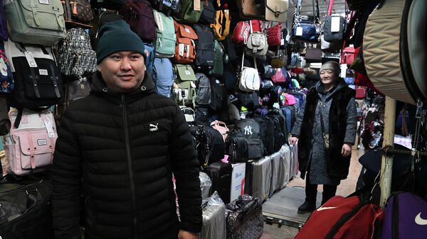 Продавцы на рынке Дордой. Архивное фото - Sputnik Кыргызстан