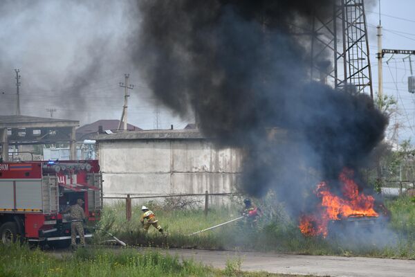 Пожарные тушат возгорание во время антитеррористических учений - Sputnik Кыргызстан