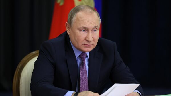 Президент РФ Владимир Путин проводит в режиме видеоконференции совещание по вопросам развития отдельных направлений транспортного комплекса РФ - Sputnik Кыргызстан