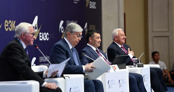 Президент Садыр Жапаров на пленарном заседании Евразийского экономического форума  - Sputnik Кыргызстан