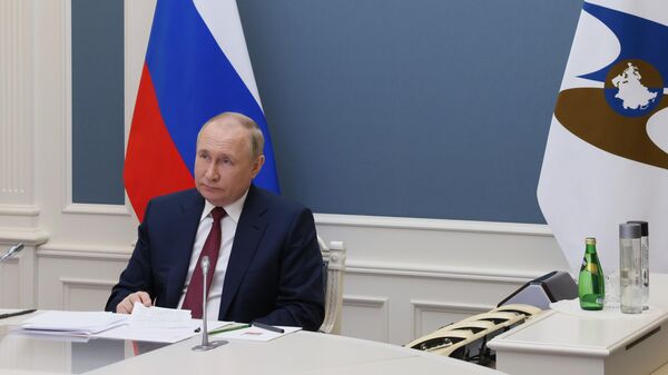 Президент РФ Владимир Путин выступил на Евразийском экономическом форуме - Sputnik Кыргызстан