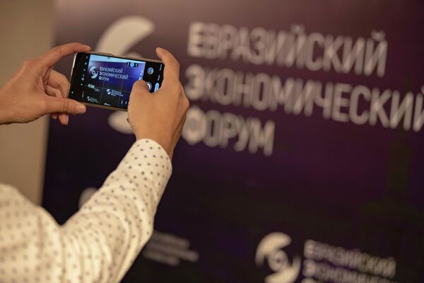 В работе форума приняли участие более 2,5 тысячи человек из 15 стран - Sputnik Кыргызстан