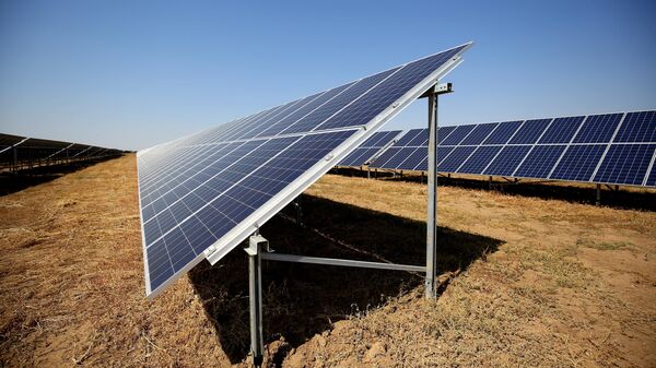 Фотоэлектрические элементы на солнечной электростанции. Архивное фото - Sputnik Кыргызстан