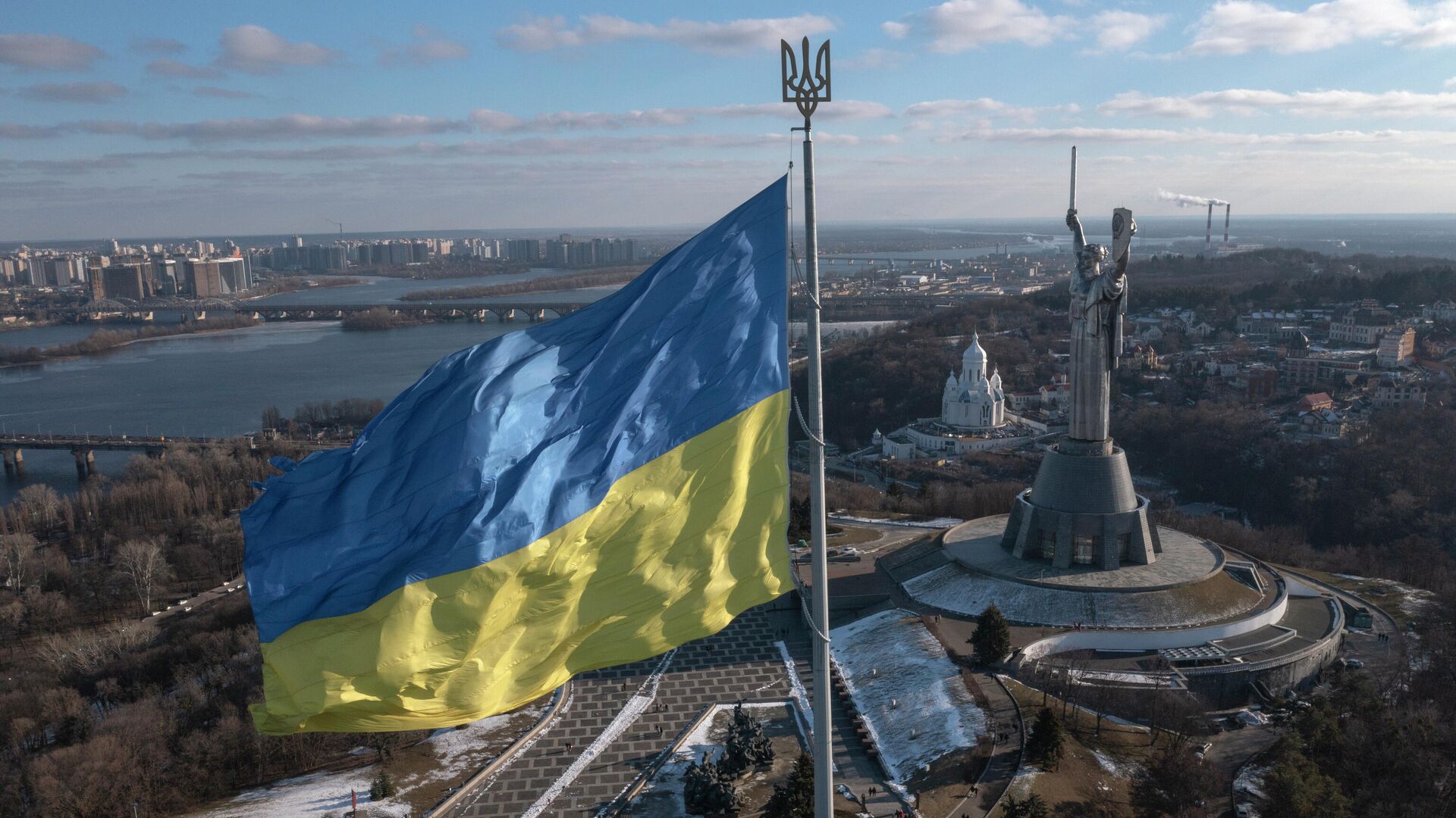Флаг Украины в Киеве. Архивное фото - Sputnik Кыргызстан, 1920, 31.05.2022