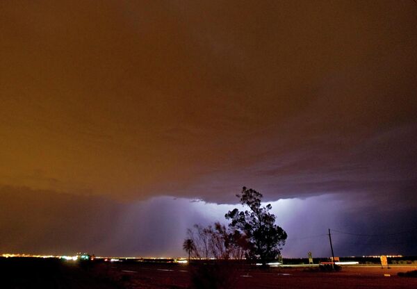 Молния во время очередной песчаной бури в Аризоне. 2011 год. - Sputnik Кыргызстан