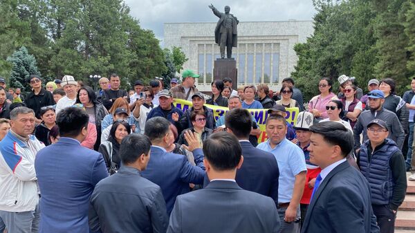 Митинг владельцев павильонов против обязательного использования ККМ - Sputnik Кыргызстан