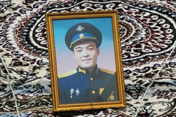 Сыргакбеку был 21 год. После окончания средней школы в Джалал-Абаде он уехал работать в Россию, получил там гражданство. - Sputnik Кыргызстан