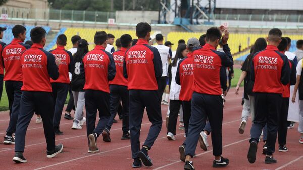 Старт финальных соревнования школьной лиги в Бишкеке - Sputnik Кыргызстан