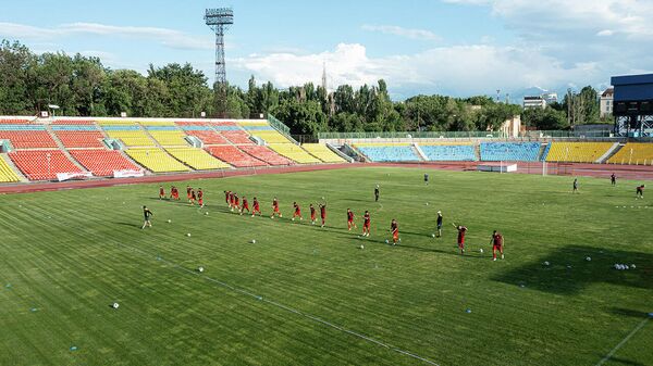 Сборная Кыргызстана по футболу провела открытую тренировку — видео - Sputnik Кыргызстан