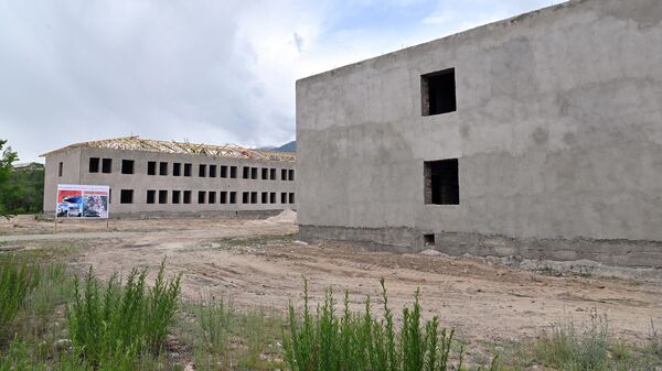 Строительство президентской школы для одаренных детей в Чолпон-Ате. Архивное фото - Sputnik Кыргызстан