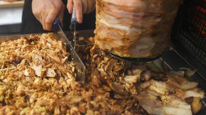 Роспотребнадзор нашел нарушения в точках продажи шаурмы