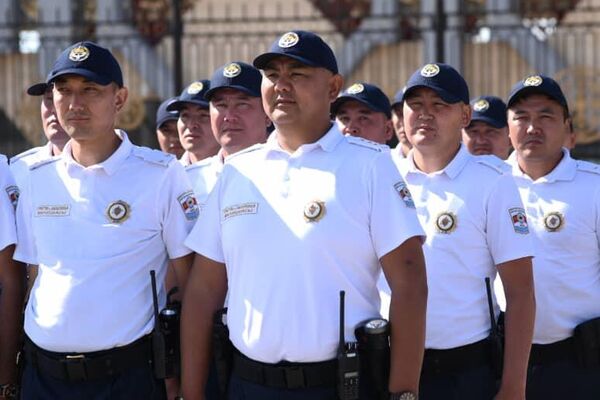 Министр внутренних дел Улан Ниязбеков рассказал, как должна работать милиция во время летнего туристического сезона на Иссык-Куле - Sputnik Кыргызстан