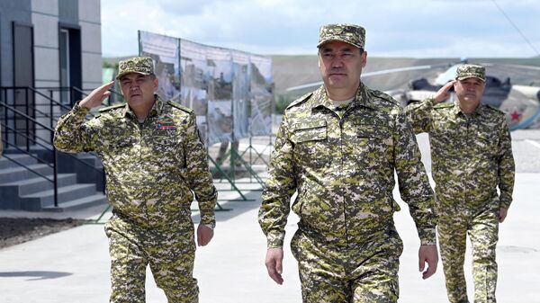 Президент Садыр Жапаров и глава ГКНБ Камчыбек Ташиев сегодня открыли учебно-тренировочный центр Госкомитета национальной безопасности недалеко от Бишкека - Sputnik Кыргызстан