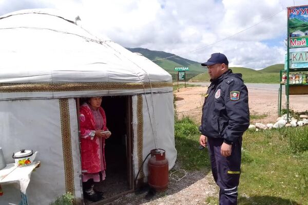 Милиция кызматкерлери кыргызстандыктарга, чет элдик жарандарга майрам күндөрү жеке коопсуздугуна жана буюм-тайымдарына сак болууну эскерткен - Sputnik Кыргызстан
