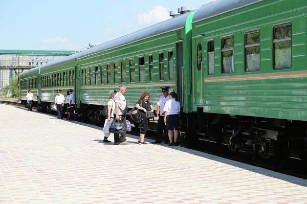 По этому направлению поезд курсирует по понедельникам один раз в неделю, в Казань он прибывает в четверг - Sputnik Кыргызстан