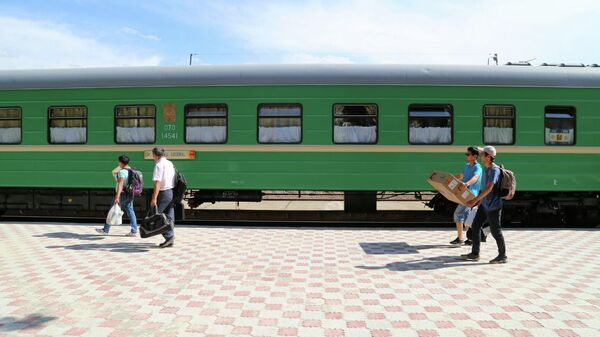 Темир жол воскалындагы поезд. Архив - Sputnik Кыргызстан