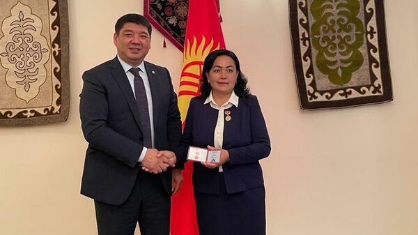 Награждение лиц, внесших вклад в развитие кыргызского языка в Ташкенте - Sputnik Кыргызстан