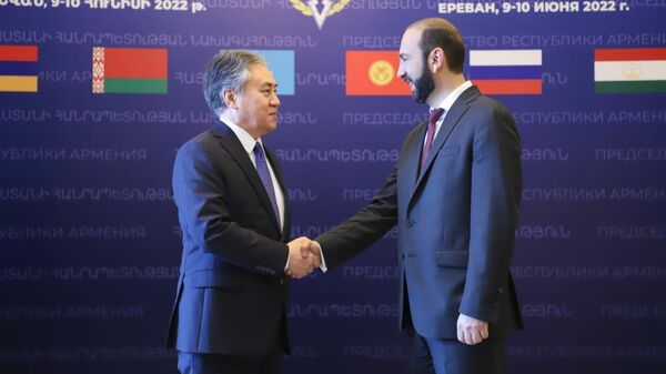 Заседание Совета министров иностранных дел ОДКБ в Ереване - Sputnik Кыргызстан
