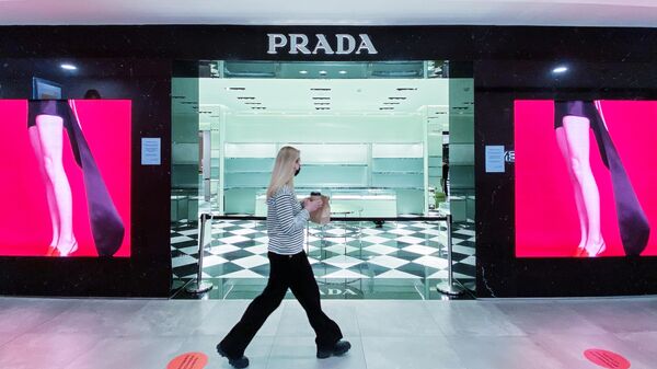 Закрытый магазин Prada в ЦУМе. Архивное фото - Sputnik Кыргызстан